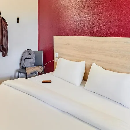 Hotelf1 Annemasse Renove Hotel Saint-Cergues