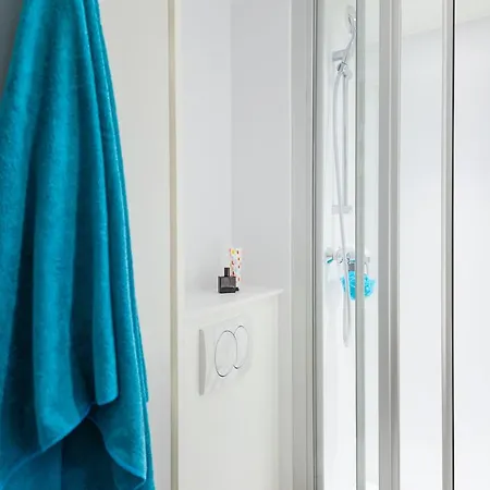 Hotelf1 Annemasse Renove 酒店 *