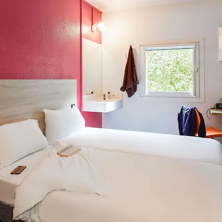 Hotelf1 Annemasse Renove * Saint-Cergues